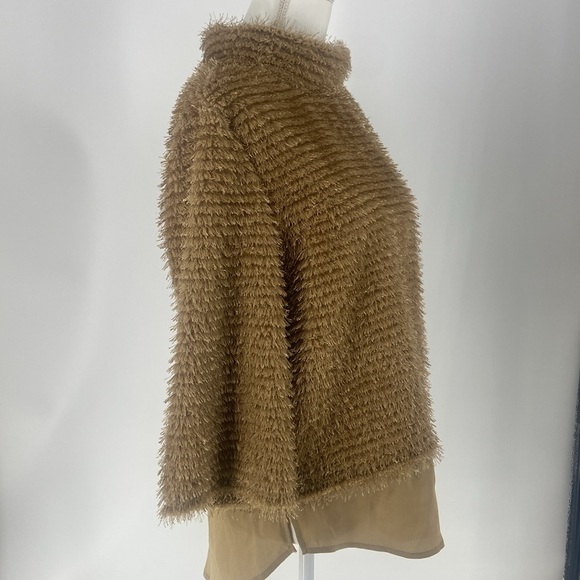 Vince Camuto eyelash gold tone shimmer boxy  top - Picture 14 of 16